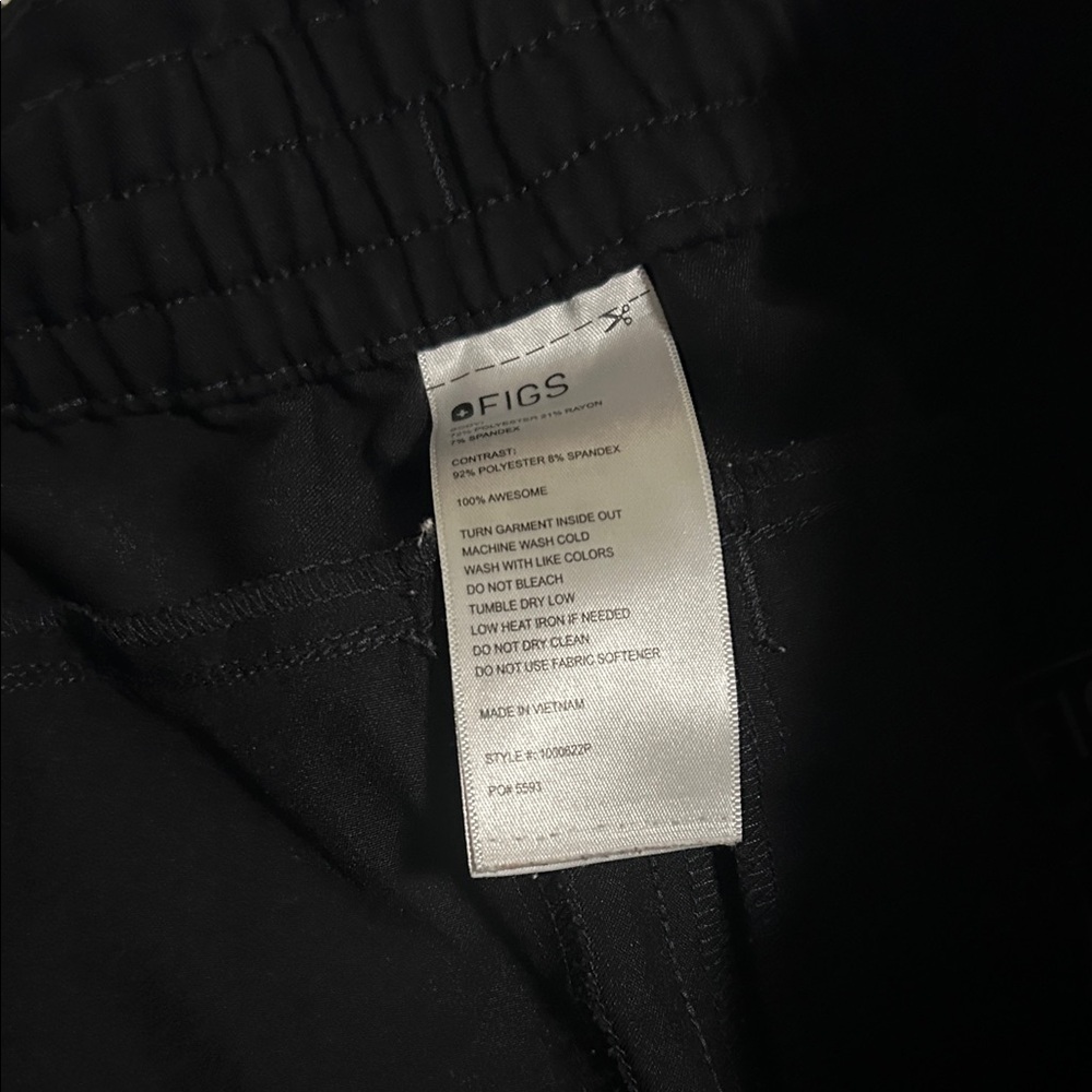 Figs Black Jogger Scrub Pants - Picture 2 of 4